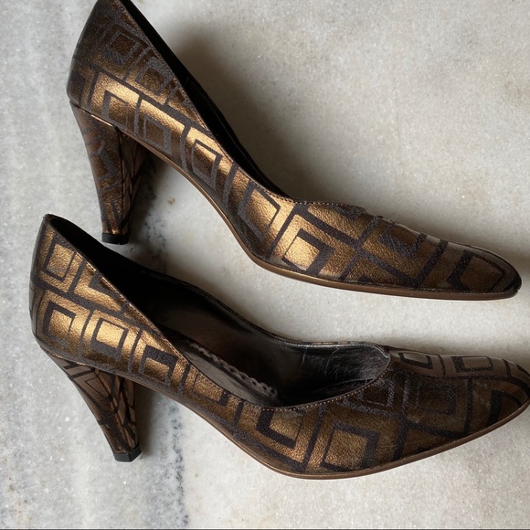 Bronze Metallic Print Pumps - Picture 4 of 8